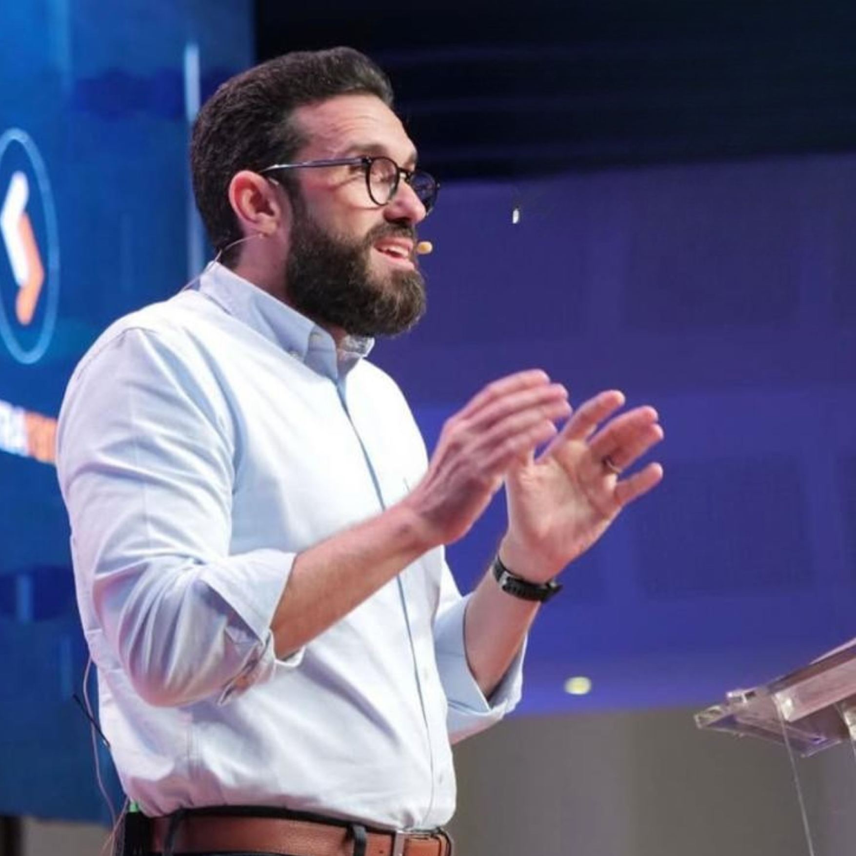 Nombre del Conferencista 2